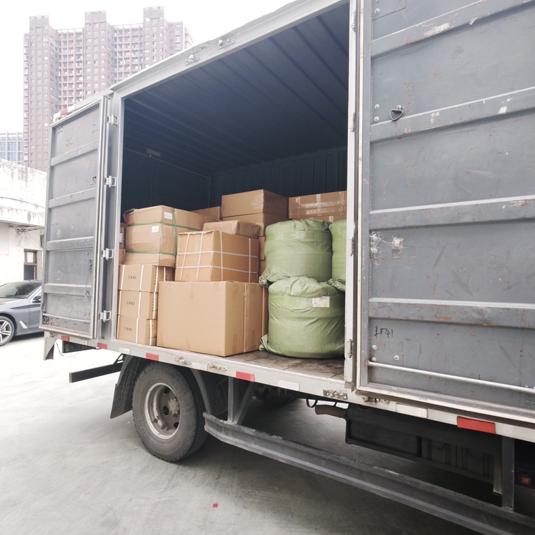 Les boîtes de distribution en acier inoxydable d'Ouyue Electric ont été expédiées en vrac vers Israël : de l'usine au port de Ningbo, offrant ainsi un soutien solide aux projets de bornes de recharge à l'étranger.