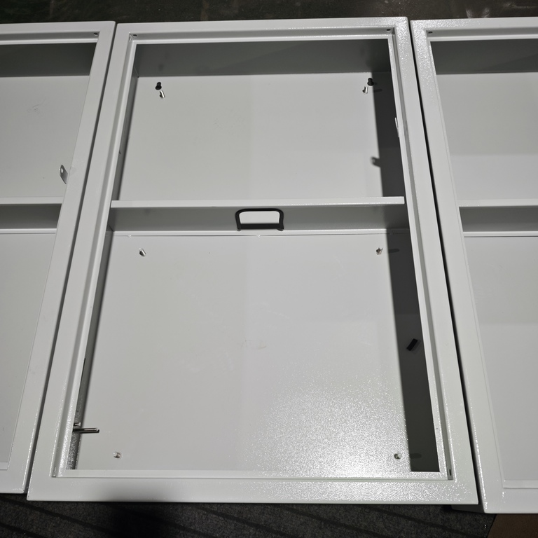 Ouyue Electric a lancé une coque de boîte de distribution métallique séparée à double couche : avec des zones de courant fort et faible séparées et des goujons préinstallés, elle réduit le temps d'assemblage des ensembles complets