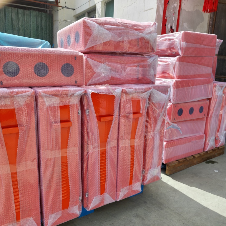 Les coffrets de distribution orange vif d'Ouyue Electric sont disponibles simultanément aux États-Unis : un petit modèle d'avertissement et un modèle portable de taille moyenne sont conditionnés dans le même lot. Les étiquettes de sécurité et la conception portable sont compatibles avec les conditions de travail en Amérique du Nord Les coffrets de distribution orange vif d'Ouyue Electric sont disponibles simultanément aux États-Unis : un petit modèle d'avertissement et un modèle portable de taille moyenne sont conditionnés dans le même lot. Les étiquettes de sécurité et la conception portable sont compatibles avec les conditions de travail en Amérique du Nord