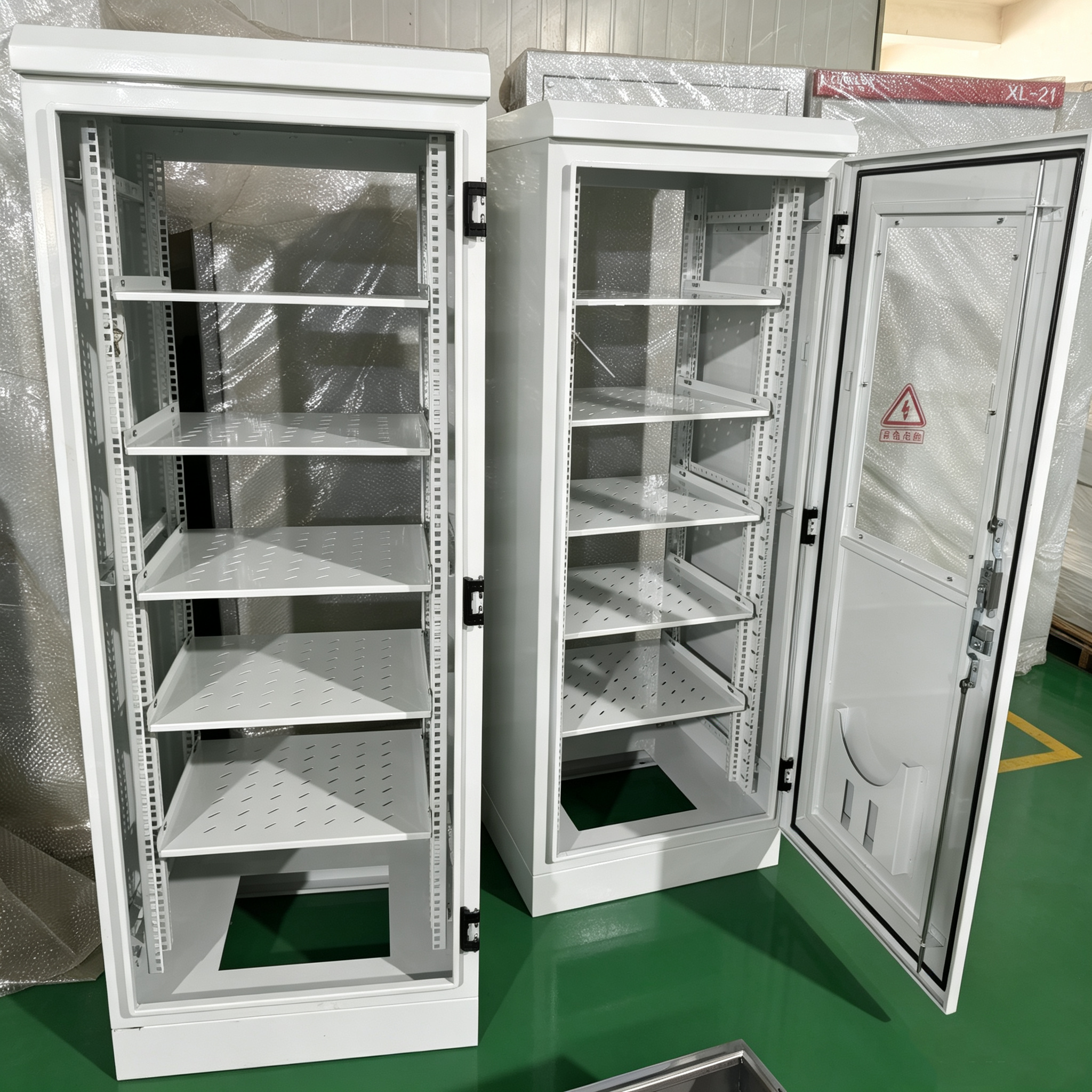 Pourquoi choisir des fenêtres d'observation en acier inoxydable 304 et en verre pour les armoires de distribution ?